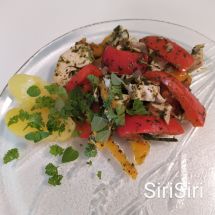 Spinach and paprika chicken