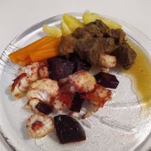 Karjalanpaisti Peruna Punajuuri Porkkana Kukkakaali - Campari