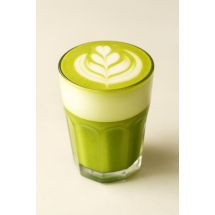 Terveellinen Matcha latte ilman kookosmaitoa