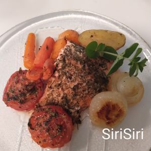 Lohi + Cointreau-sipulit, timjamitomaatit