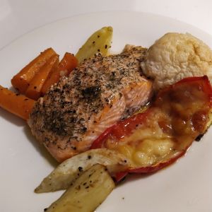 Lohi + juurekset uunipellillä