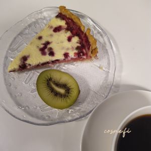 Lingonberry pie